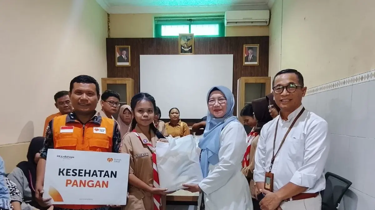 Rumah Zakat dan Kasmaji Salurkan Paket Pangan bagi Keluarga Siswa Dhuafa SMA Negeri 1 Surakarta