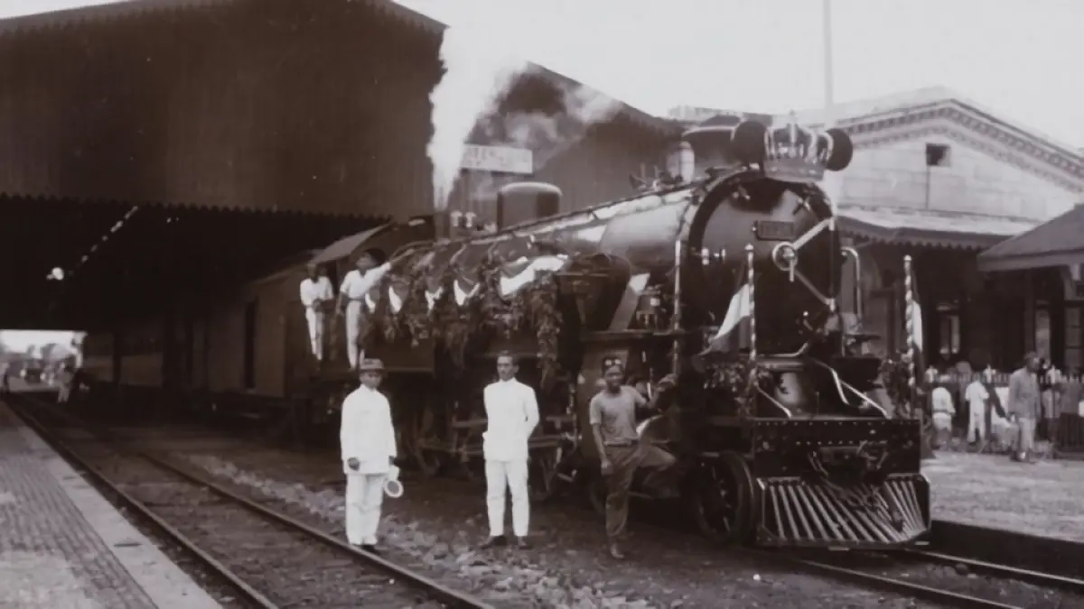 Staatsspoorwegen didirikan pada 6 April 1875 sebagai perusahaan kereta api milik pemerintah Hindia Belanda yang berperan besar dalam membangun jaringan rel di Indonesia. (Web, IRPS)
