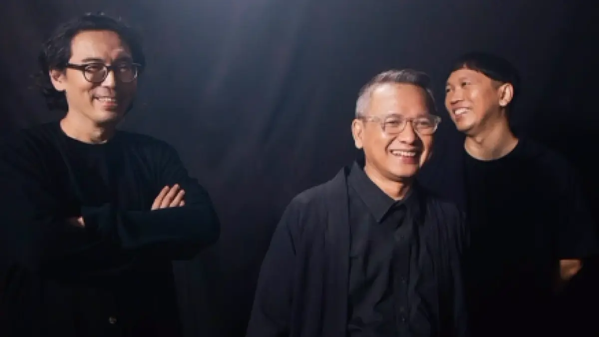 Grup msuik Efek Rumah Kaca resmi sebagai pengisi soundtrack film Laut Bercerita. (Instagram/@sebelahmata_erk)