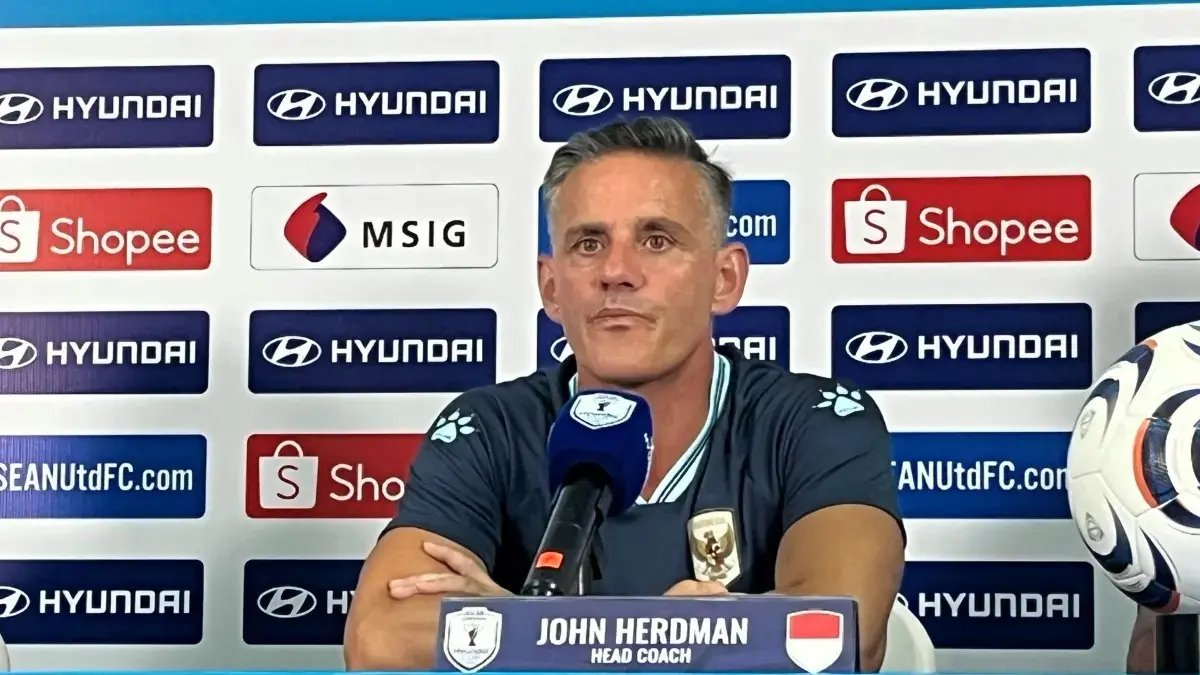 Pelatih Timnas Indonesia John Herdman minta maaf setelah skuad Garuda dipermalukan Vietnam. (Andika Rachmansyah/JawaPos.com)