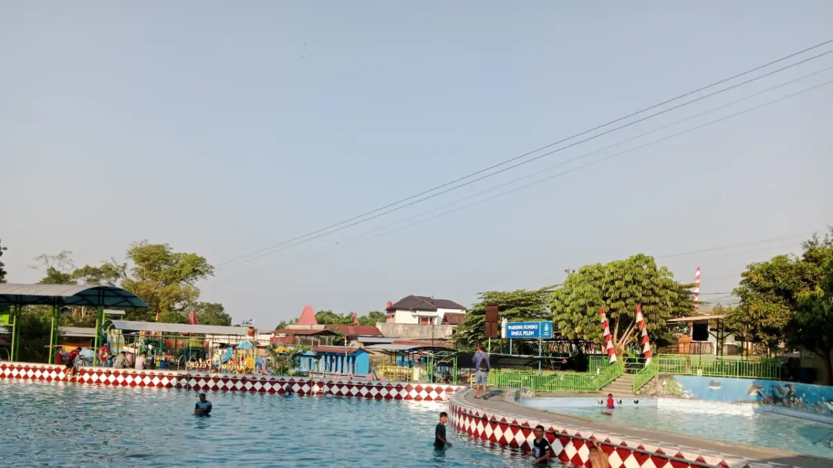 Umbul Pelem di Desa Wunut, Kecamatan Tulung, Klaten, menjadi salah satu destinasi wisata yang banyak dikunjungi. (Rara Belva/Radar Solo)