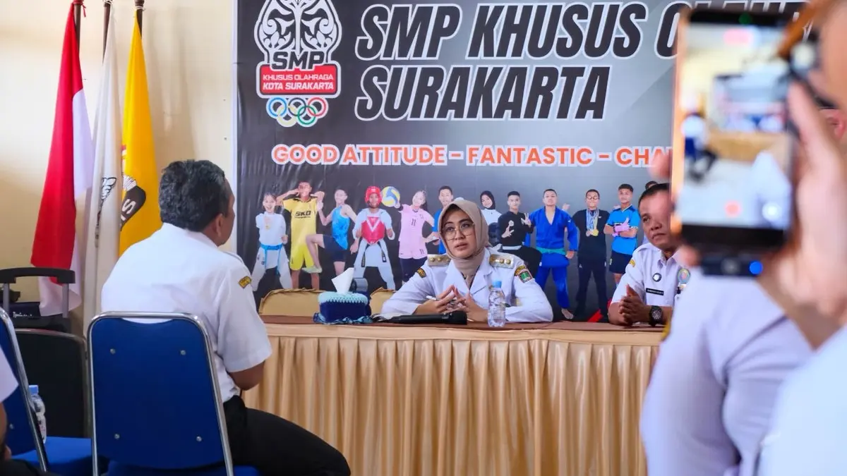 Wakil Wali Kota Surakarta Astrid Widayani saat melakukan kunjungan kerja dan peninjauan langsung ke SKO Surakarta pada Rabu (5/8). (Silvester/Radar Solo)