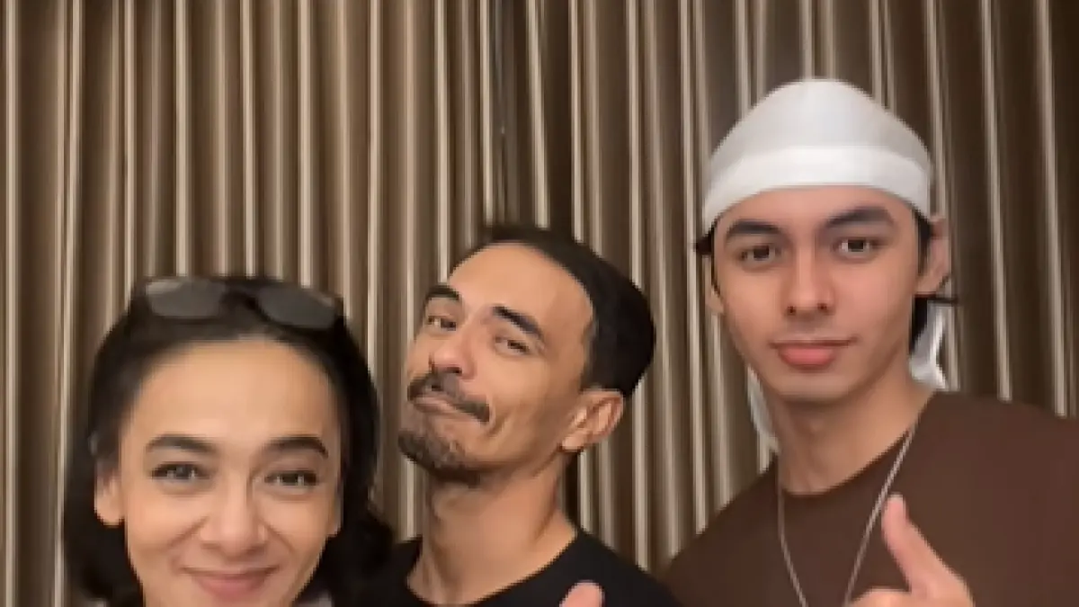 Attar Syach dan Ananda Lontoh bersama anak pertamanya, Fattah Syach. (TikTok/ @attarschadt)