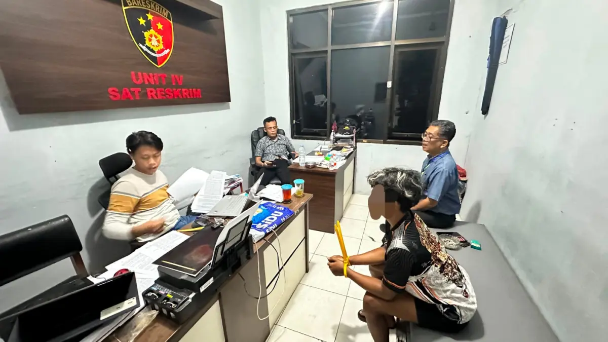 Polres Wonogiri meringkus YZ (18), pelaku persetubuhan dan pemerasan terhadap M (14) di Eromoko. Pelaku mengancam menyebarkan video asusila jika tak diberi uang.