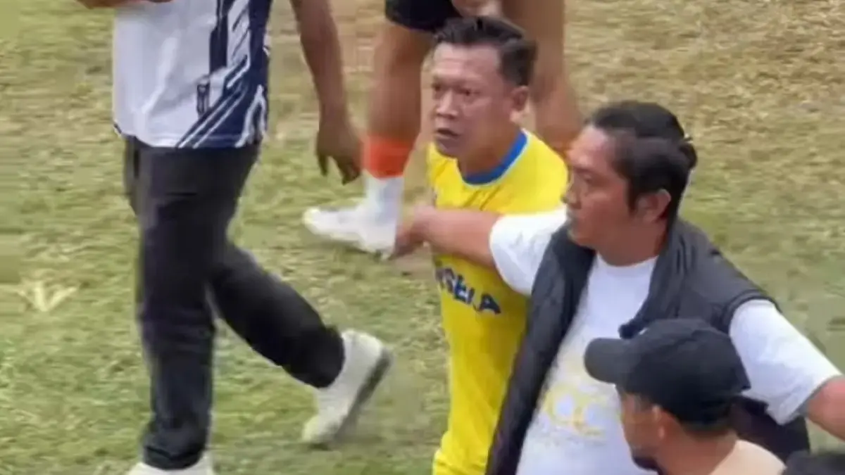 Kiper Perseka serang wasit protes keputusan tak adil di Turnamen Andalas Bupati Cup Banjarnegara 2026. (Istimewa)