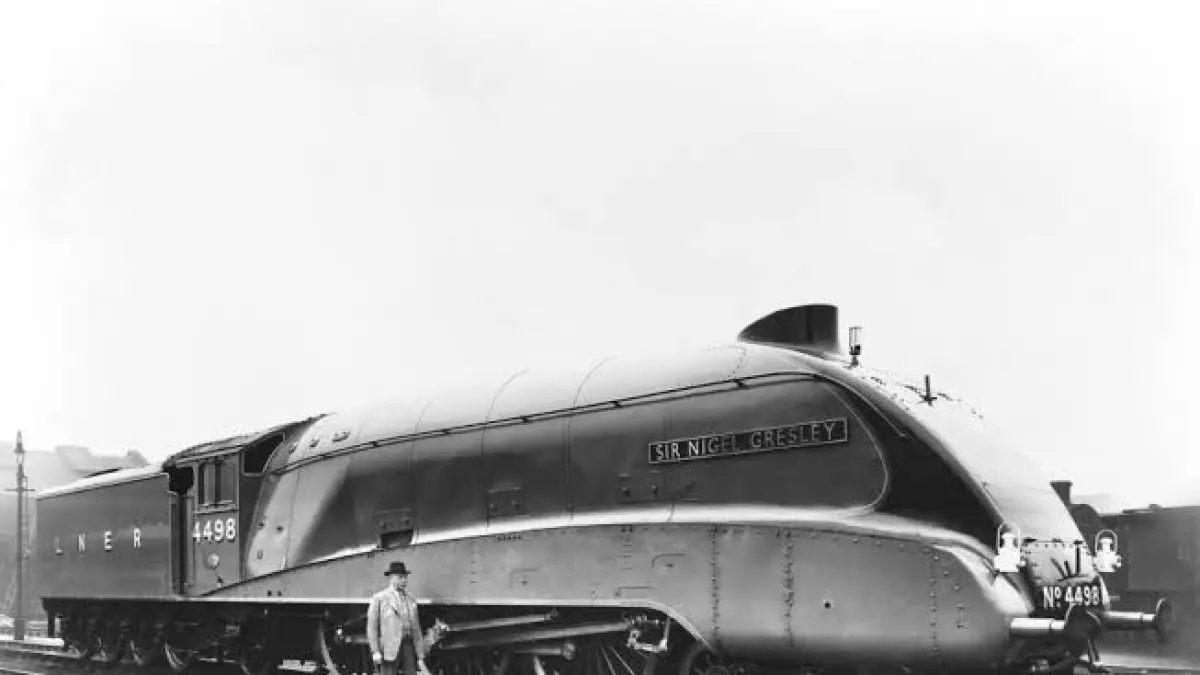 Mallard 4468 merupakan lokomotif uap LNER Class A4 yang mencatat kecepatan 126 mph atau sekitar 203 km/jam pada 3 Juli 1938. Rekornya masih bertahan hingga kini (National Railways Museum) 