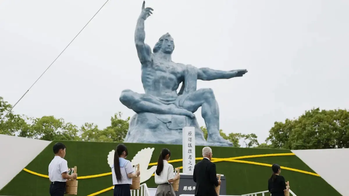 Upacara di Taman Perdamaian Nagasaki, Nagasaki, Minggu 9 Agustus 2026, dalam rangka memperingati 81 tahun pengeboman atom Amerika Serikat di kota tersebut. (Kyodo)