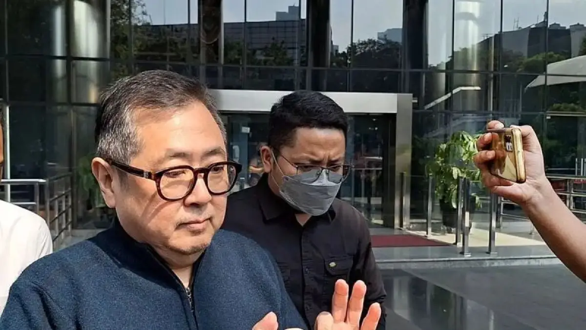 Komisaris PT Dosni Roha Logistik (PT DRL) Bambang Rudijanto Tanoesoedibjo alias Rudy Tanoe bungkam usai diperiksa tim penyidik KPK sebagai saksi kasus dugaan korupsi penyaluran bansos beras, di Gedung Merah Putih KPK, Jakarta Selatan, Kamis (14/12/2023). (ANTARA/Fianda Sjofjan Rassat/aa.)
