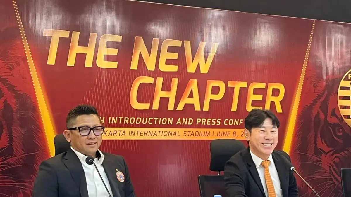 Presiden Persija Mohamad Prapanca dan Shin Tae-yong. (Andika Rachmansyah/JawaPos.com)