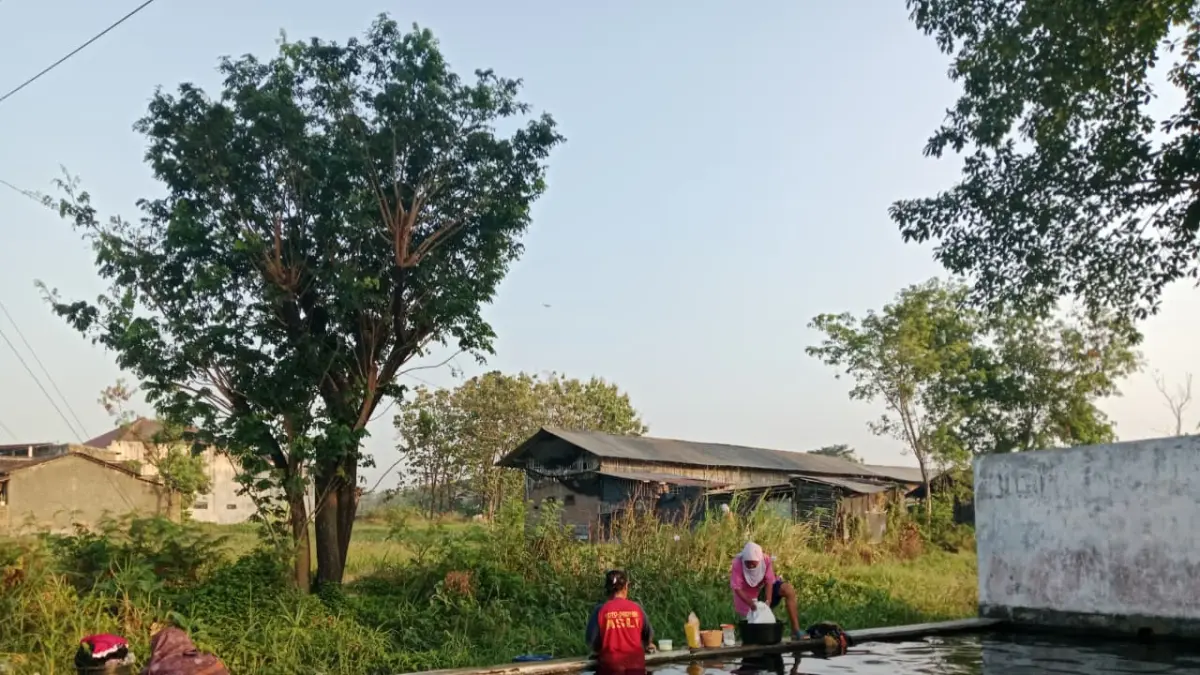 Warga Kadireso beraktivitas di Umbul Rogoboyo, Boyolali. (Rara Belva/Radar Solo)