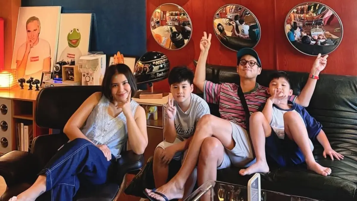 Keluarga Putri Titian dan Junior Liem. (Instagram/putrititian)