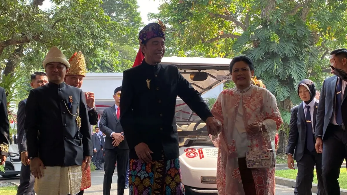 Presiden Ke-7 RI Joko Widodo (Jokowi) tiba di Kompleks Istana Merdeka, Jakarta, Senin (17/8/2026)  untuk menghadiri upacara Hari Ulang Tahun (HUT). (Dok. Viva.com)