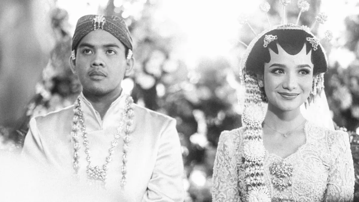 Pernikahan dengan nuansa adat Jawa menjadi bagian dari momen bahagia Audinna dan Alsof setelah kembali bersama usai 10 tahun berpisah. (Instagram/@audinne)