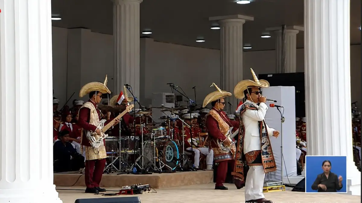 WALI kenakan baju adat NTT. (Youtube/@SekretariatPresiden)