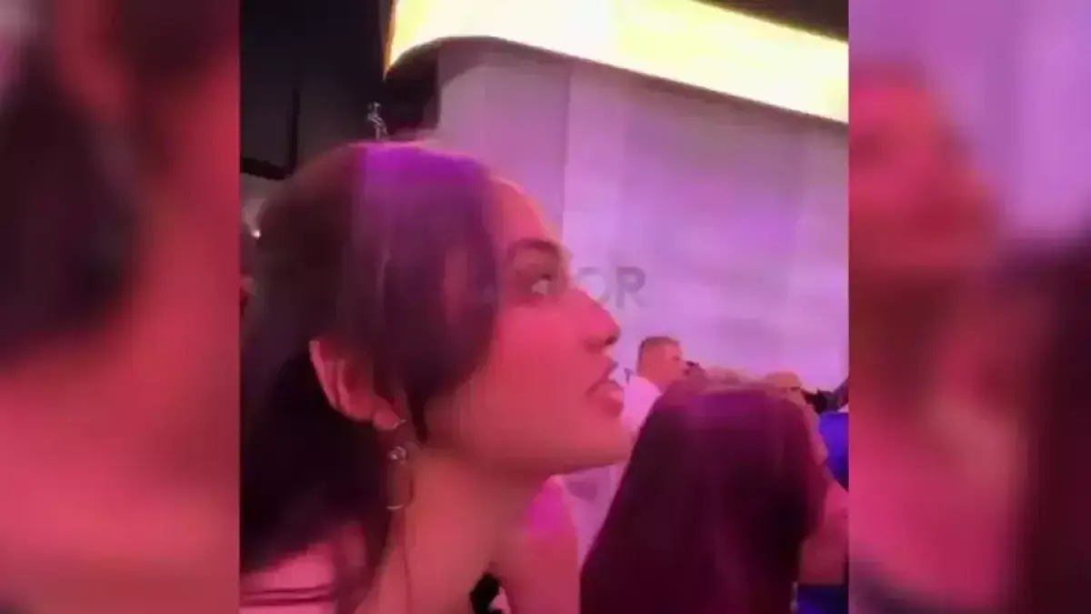 Aksi Syifa Hadju yang terhalang pria bertubuh besar saat menikmati konser Ariana Grande di London, Inggris menuai gelak tawa dari warganet akibat dirinya menggunakan logat Betawi meluapkan kekesalannya. (Instagram @rumormedia.id)