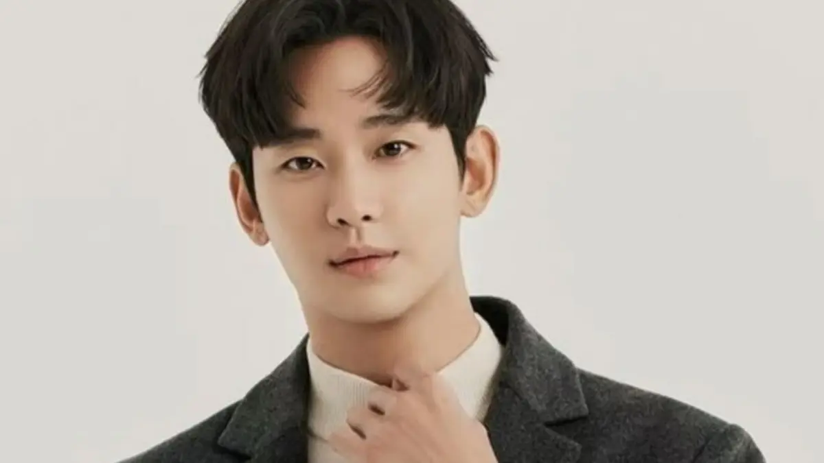 Kim Soo Hyun menyapa fans Indonesia untuk acara Mahakarya RCTI 37 (Foto: Pinterest)