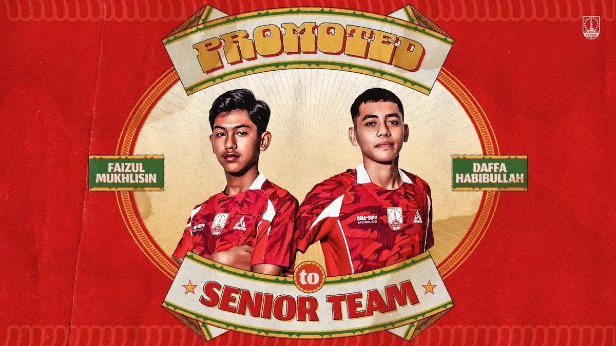 Striker 18 tahun Faizul Mukhlisin (kiri) resmi promosi ke tim senior Persis Solo. Pelatih Ricky Nelson puji kecepatan dan timing bermainnya. (Dok. Persis Solo Official)