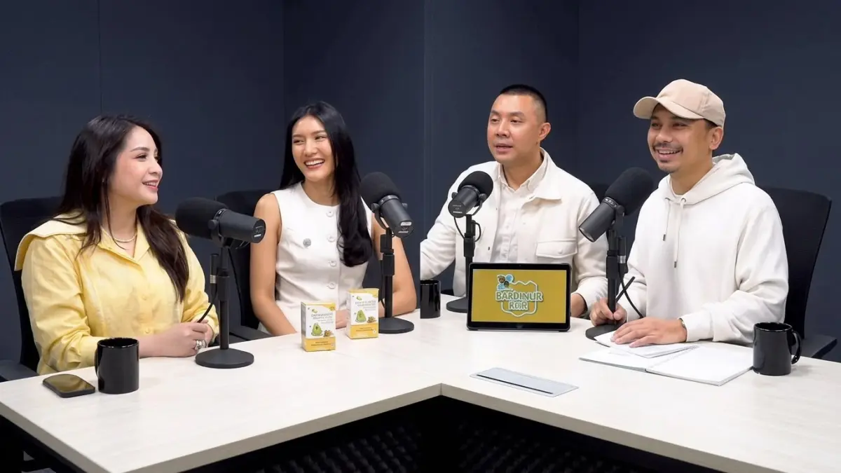 Podcast Raditya Dika bareng Nagita Slavina mendadak dihapus usai tembus 1 juta views dan trending. Sempat bahas pola asuh anak hingga perbedaan otak pria-wanita, penarikan video picu spekulasi warganet.