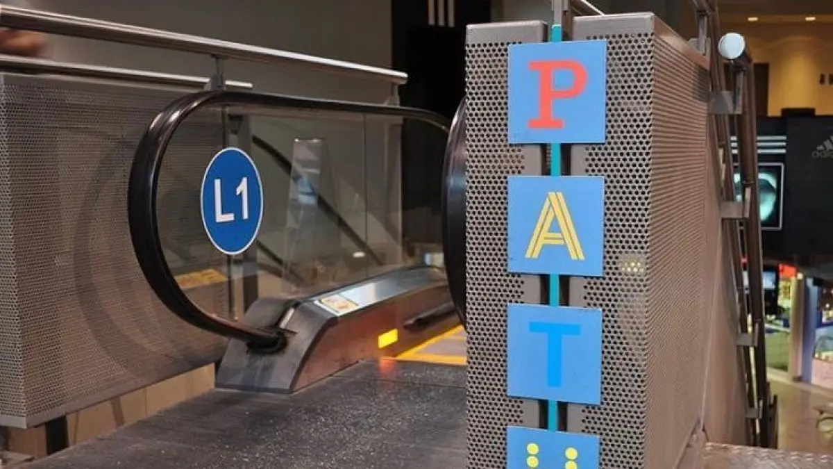 Di bawah jalanan Toronto, ternyata ada jaringan pejalan kaki sepanjang lebih dari 30 kilometer. Dari stasiun hingga pusat perbelanjaan, semuanya bisa terhubung lewat PATH. (Pinterest)