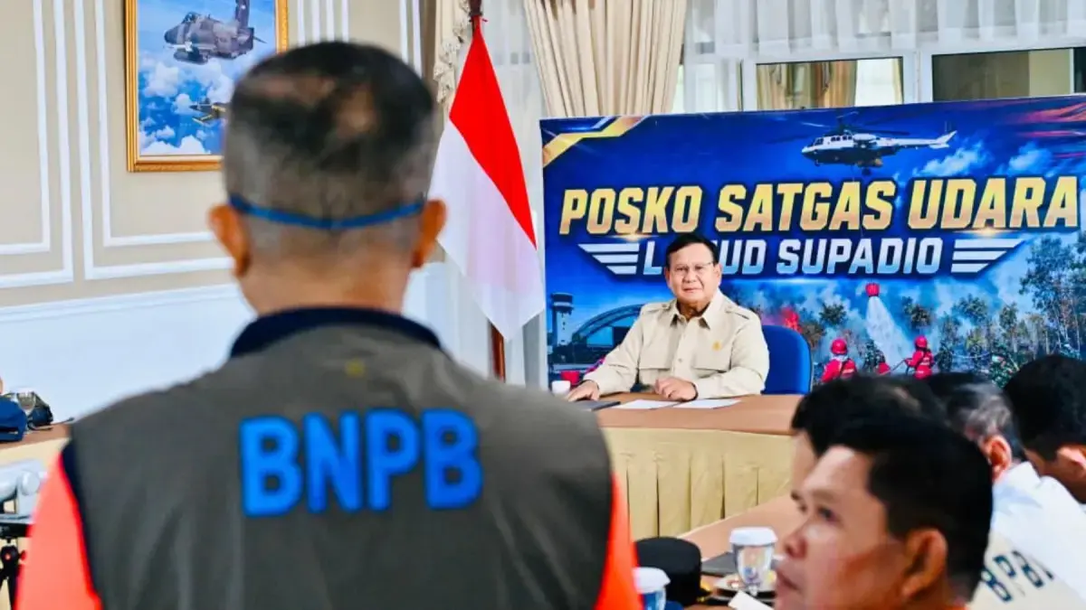 Presiden Prabowo Subianto memimpin rapat penanggulangan karhutla di Kalimantan pada Sabtu (22/8/2026). (Biro Pers/Setpres)