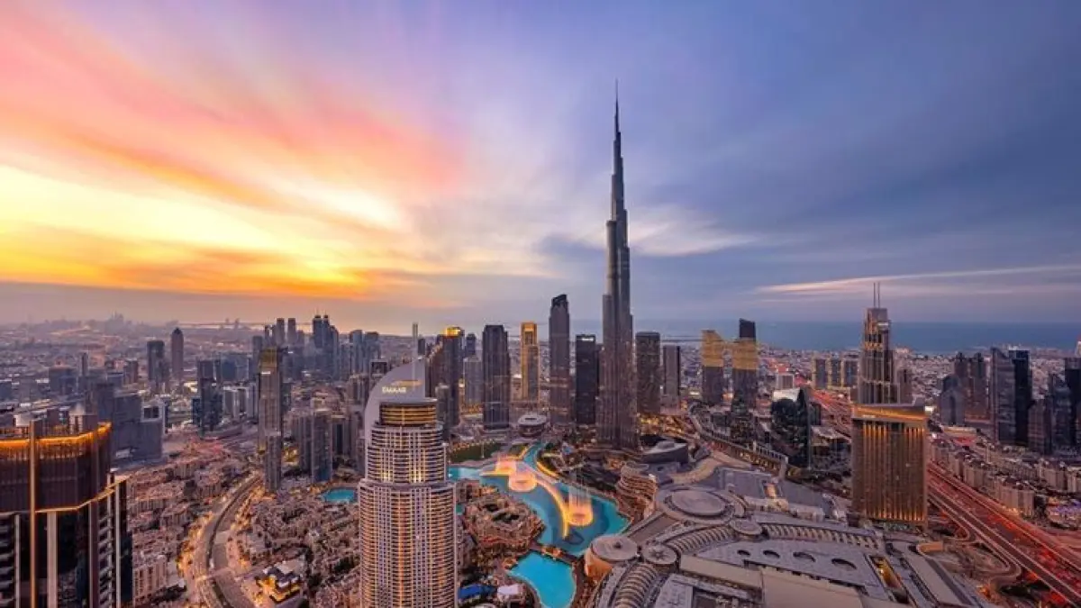 Dulu dikenal sebagai pusat perdagangan di tepi Dubai Creek. Kini Dubai punya gedung pencakar langit, pulau buatan, bandara raksasa, hingga pusat bisnis dunia. Bagaimana kota gurun ini berubah begitu cepat? (Pinterest)