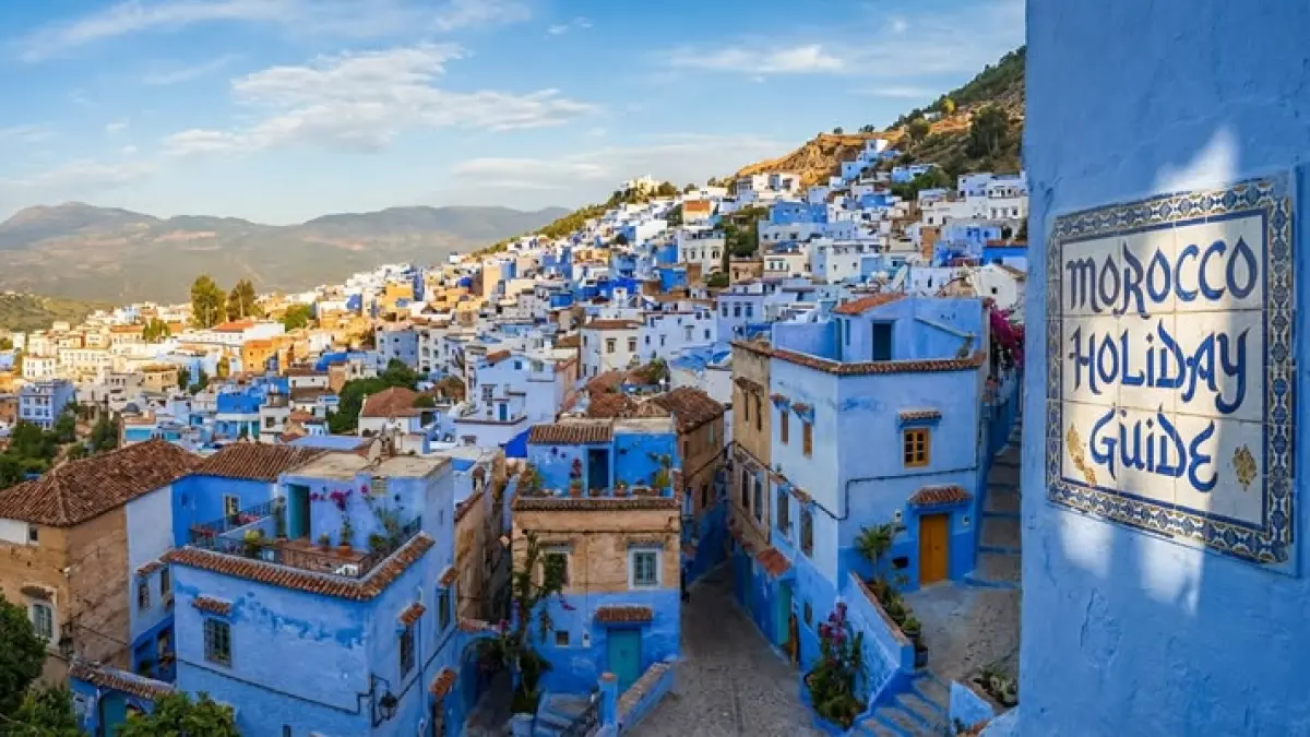 Hampir setiap sudut Chefchaouen dipenuhi warna biru. Namun, di balik julukan “Mutiara Biru”, ada sejarah panjang dan berbagai teori tentang bagaimana warna tersebut menjadi identitas kota. (Pinterest)
