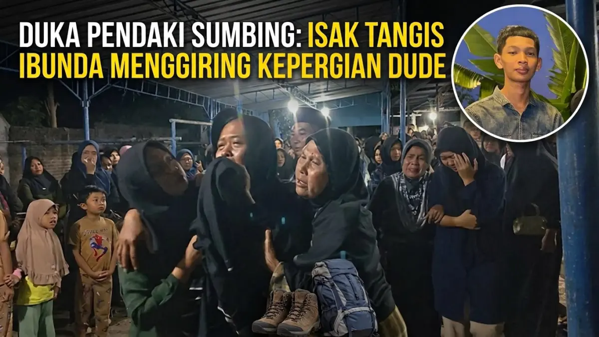 Isak tangis iringi pemakaman Dude (17), pendaki asal Karanganyar yang tewas di tebing Puncak Sejati Sumbing. Sempat tak direstui sang ibu, perjalanan tektok ini berujung duka usai korban terpisah dari rekannya.