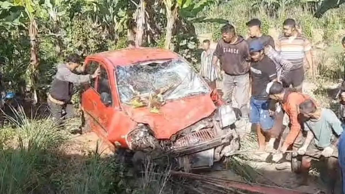 Kecelakaan maut Kia Picanto terjun ke jurang 150 meter di Tawangmangu akibat rem blong. 1 warga Magetan tewas, 2 orang luka-luka. (Rudi/Radar Solo)