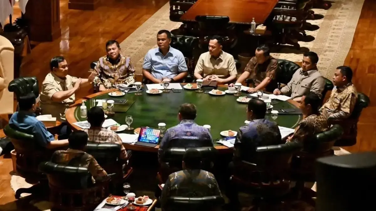 Presiden Prabowo pimpin ratas malam di Hambalang bahas darurat Karhutla Kalimantan dan gempa NTT. (ISTIMEWA)