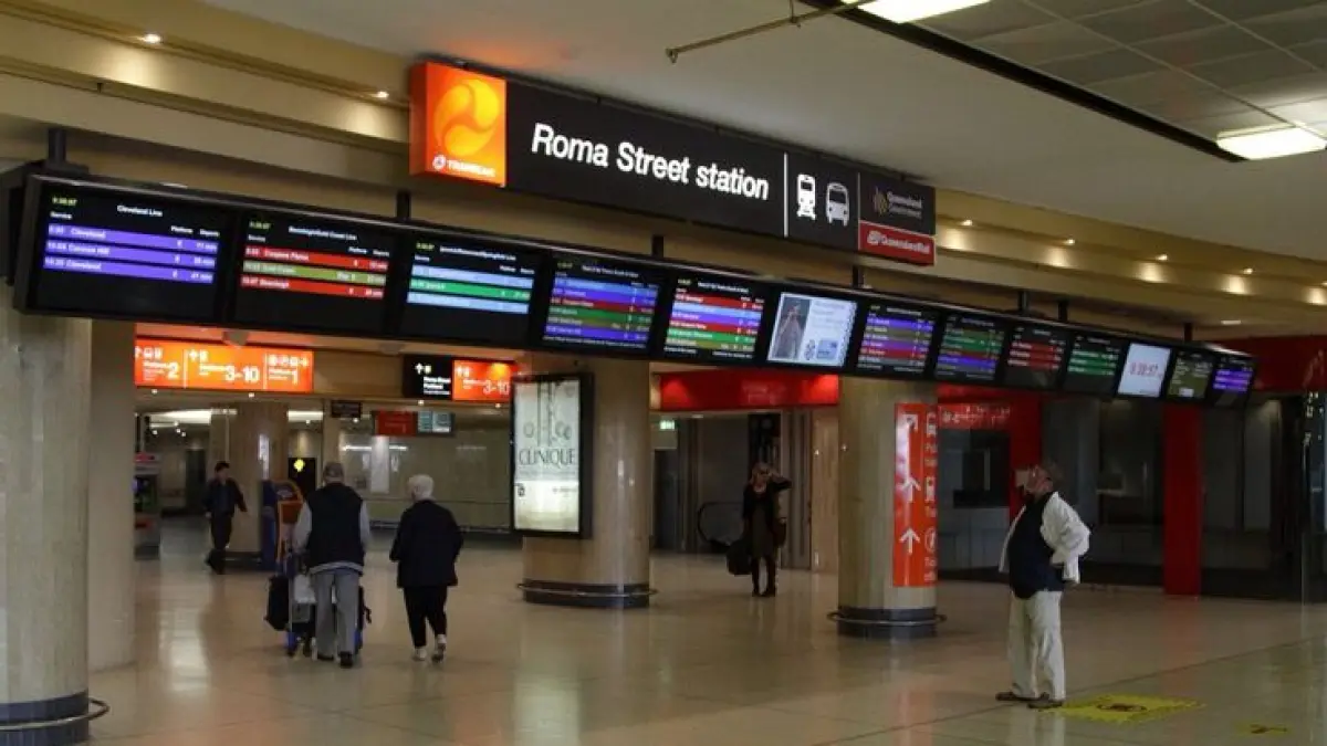 Kalau ngomongin transportasi di Brisbane, Roma Street nggak bisa dilewatkan. Dari kereta komuter sampai perjalanan jarak jauh, semuanya bisa bertemu di stasiun yang satu ini. (Pinterest)