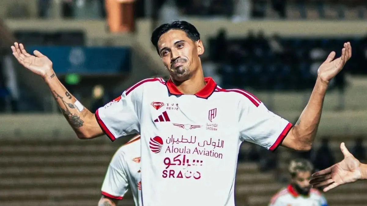Unggahan Tijjani Reijnder saat merayakan gol perdana bersama Al Qadsiah diserbu komentar negatif netizen. (Instagram @tijjanireijnders)