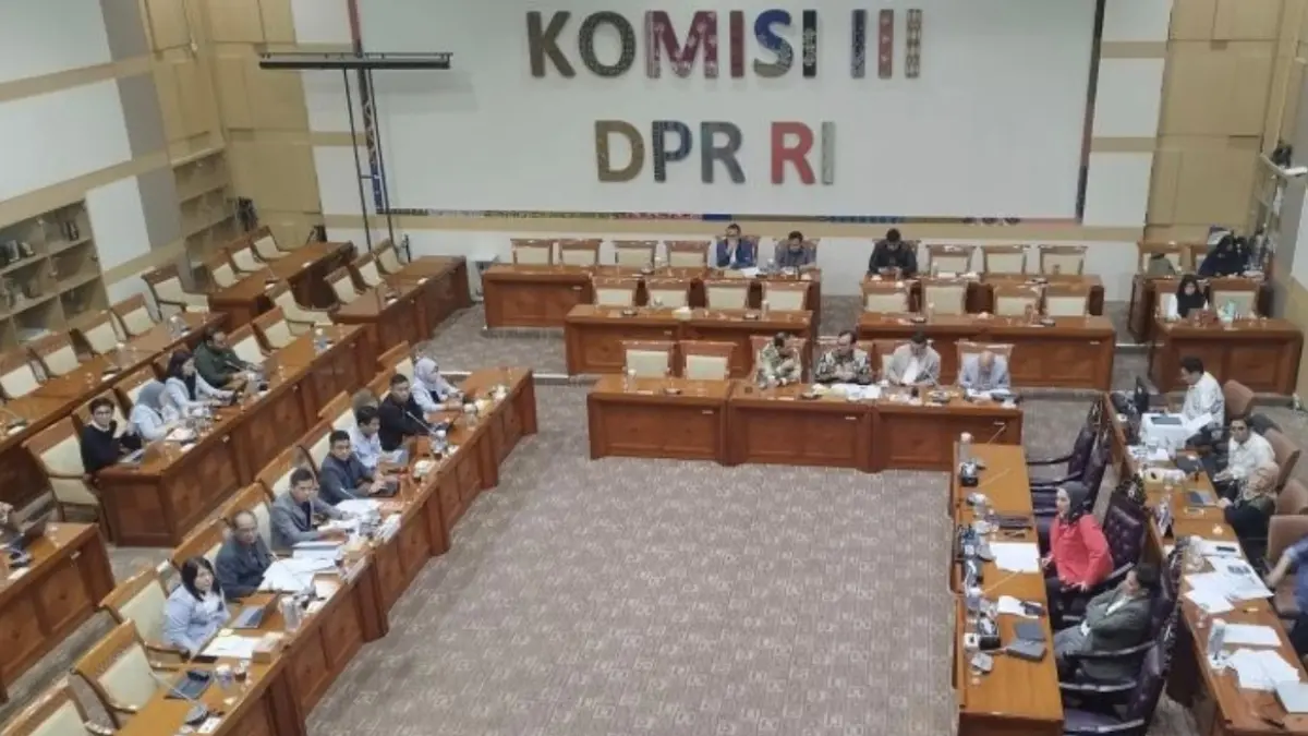 Wakil Ketua Komisi III DPR RI Sari Yuliati memimpin rapat pembentukan RUU Perampasan Aset. (ANTARA/Bagus Ahmad Rizaldi)