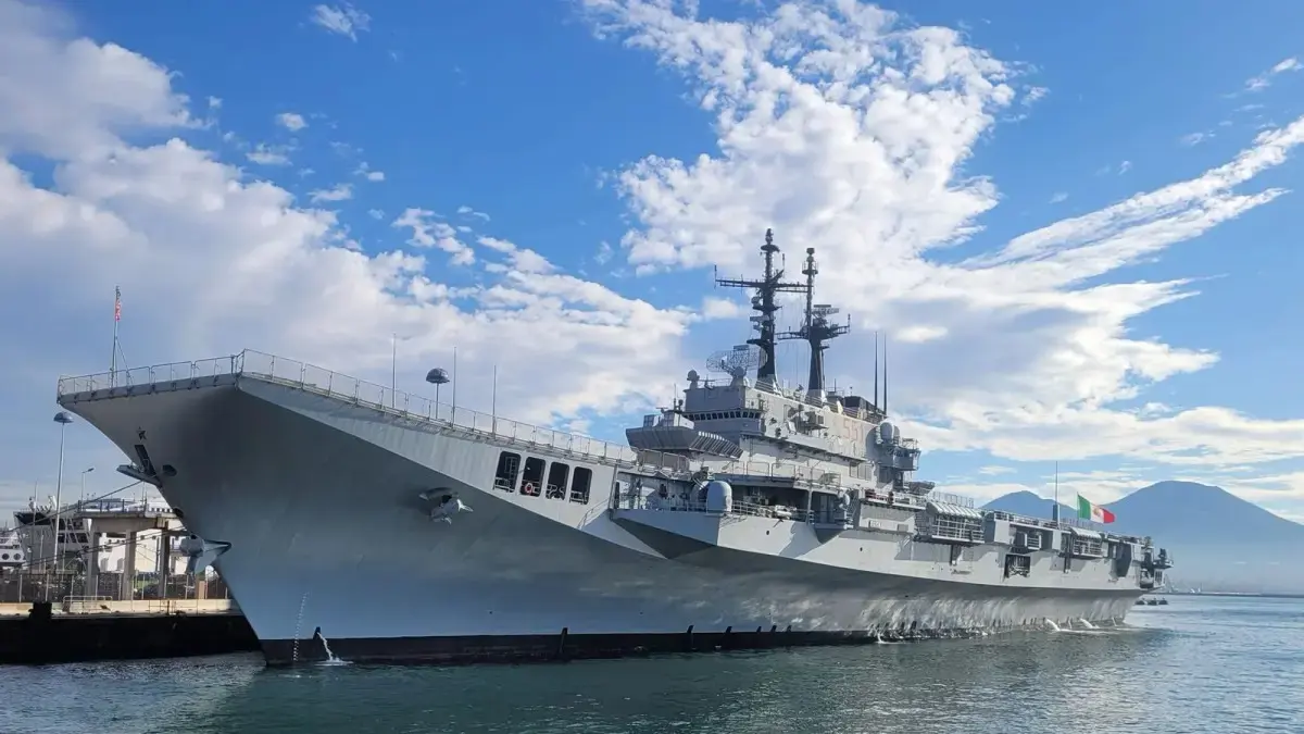 Kapal induk Giuseppe Garibaldi dari Italia akan berganti nama menjadi KRI Gadjah Mada. (Wikipedia)
