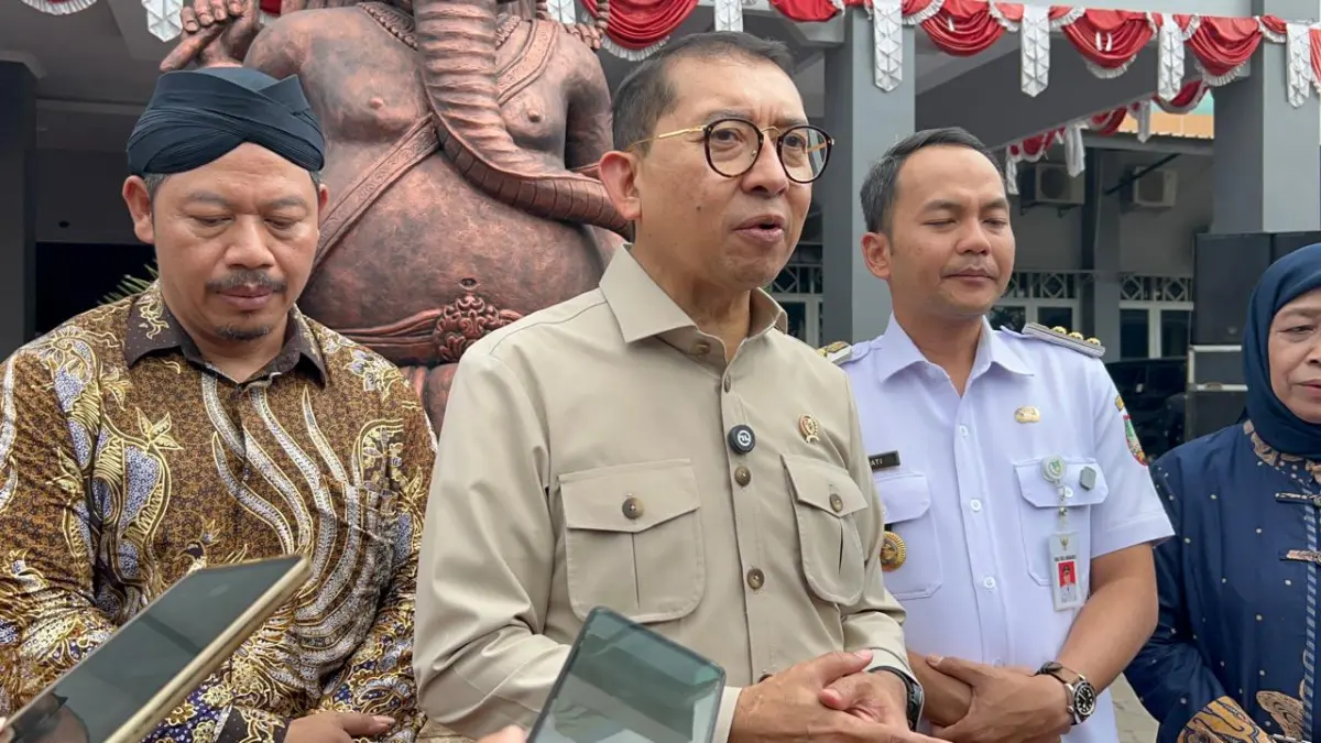 Menbud Fadli Zon targetkan revitalisasi fisik Museum Keraton Solo rampung akhir tahun 2026.