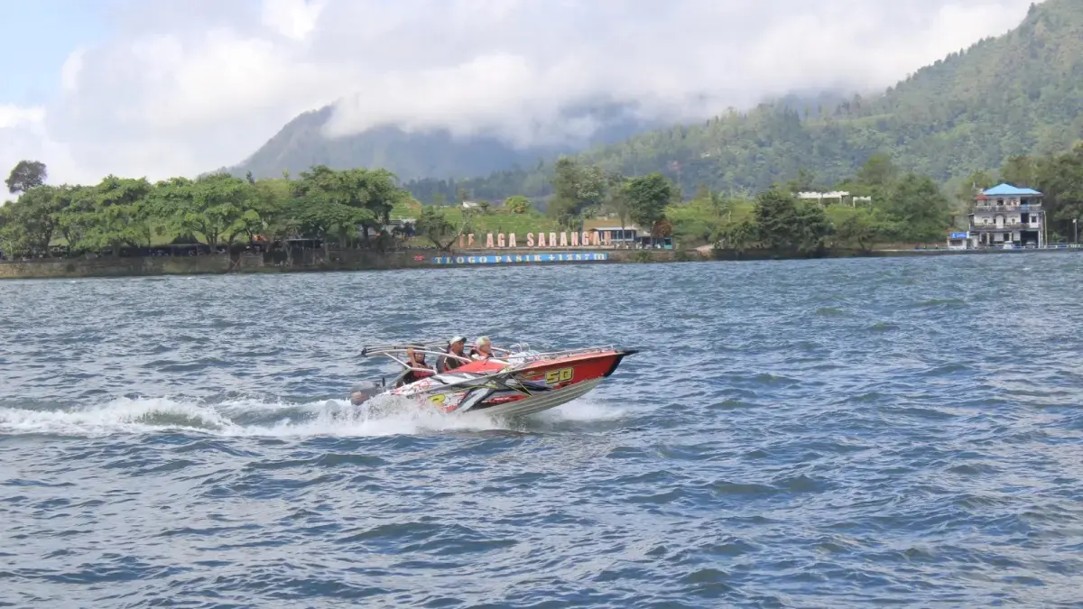 Telaga Sarangan menjadi salah satu andalan wisata di Magetan, Jawa Timur. (Radar Madiun)