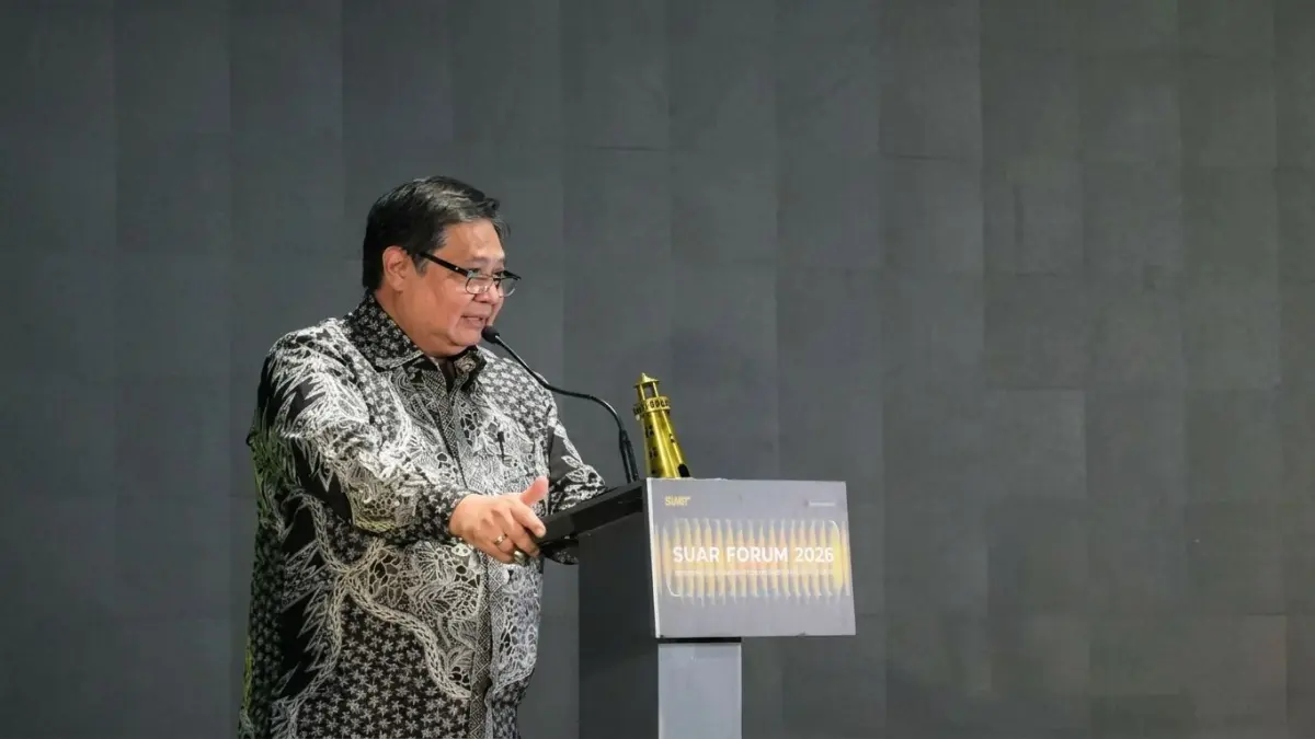 Integrasi AI, data center, & semikonduktor jadi fondasi capai target ekonomi 8%. Menko Airlangga tegaskan kesiapan Indonesia manfaatkan adopsi AI dan investasi klaster Galang untuk tingkatkan daya saing global.
