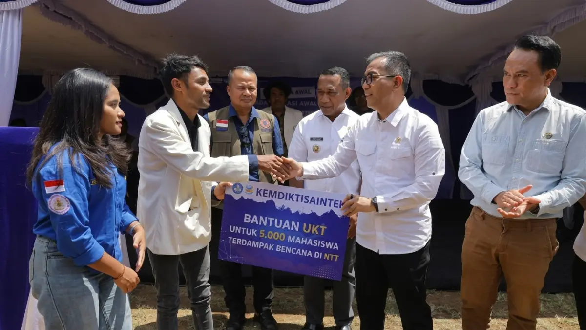 Kemdiktisaintek bebaskan UKT 1 semester bagi 5.000 mahasiswa terdampak gempa NTT guna cegah putus kuliah. Mendiktisaintek Brian Yuliarto tegaskan bantuan bisa diperpanjang sesuai kebutuhan pemulihan di lapangan.