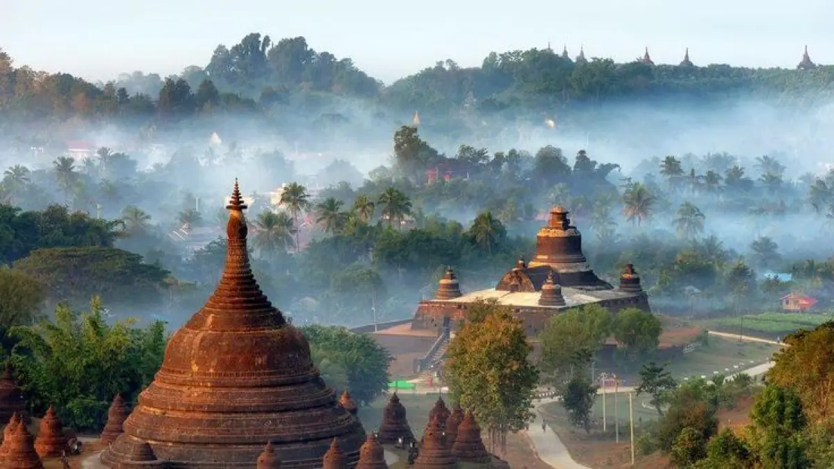Kini dipenuhi kuil dan bangunan kuno, Mrauk U ternyata pernah menjadi ibu kota Kerajaan Arakan selama lebih dari tiga abad. Ratusan peninggalannya masih menjadi jejak kejayaan sebuah kerajaan di kawasan Teluk Benggala. (National Geography)