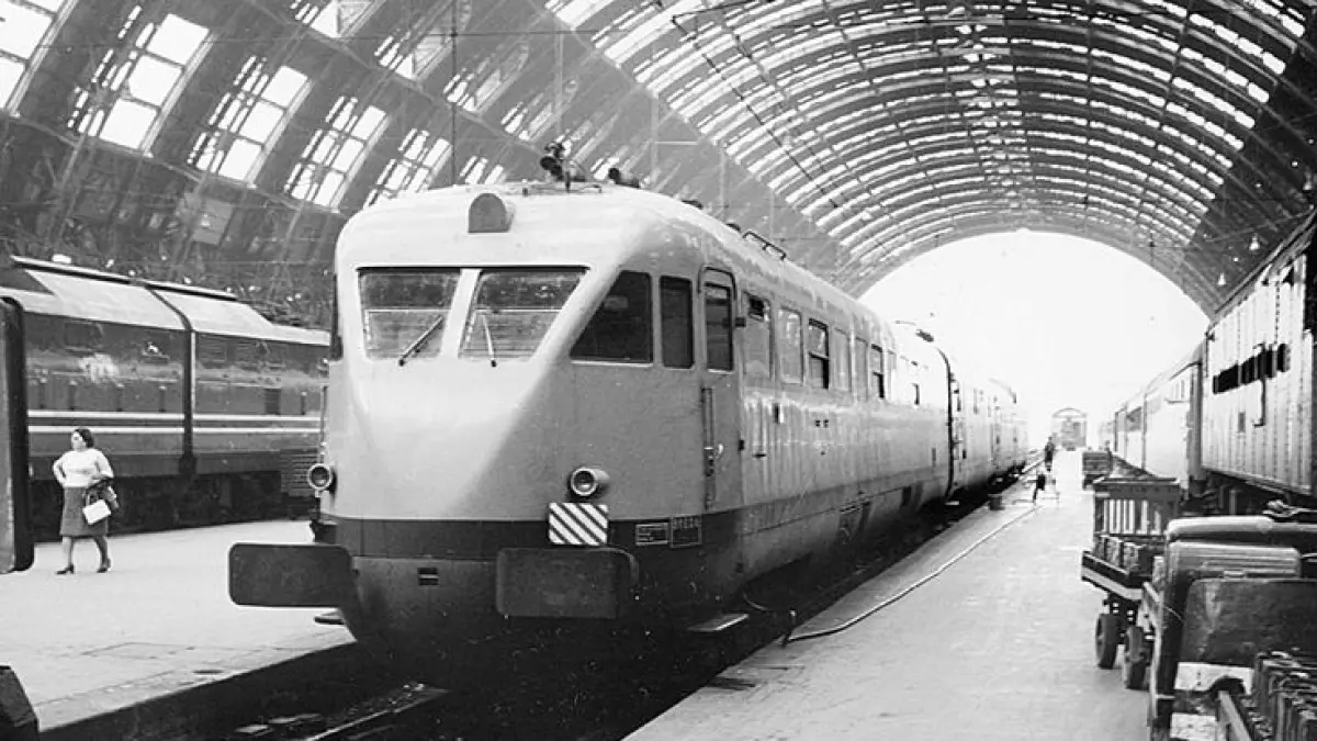 Jauh sebelum Frecciarossa melaju di jalur Italia, negara ini sudah punya ETR 200. Kereta listrik dari tahun 1930-an ini bahkan pernah mencatat kecepatan lebih dari 200 km/jam pada masanya. (Pinterest)