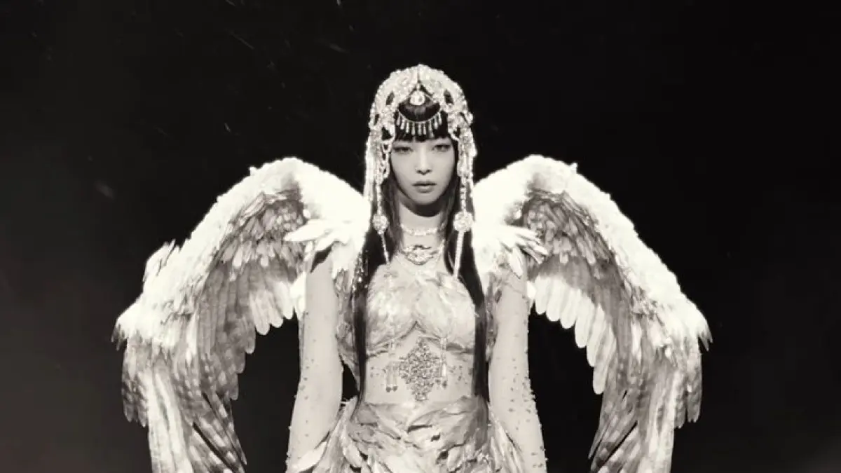 Jennie kembali dengan karya solo terbaru lewat EP Fallen Angel. Berisi tiga lagu, rilisan ini hadir dengan nuansa yang lebih personal setelah sebelumnya memperkenalkan album solo Ruby. (Pinterest)