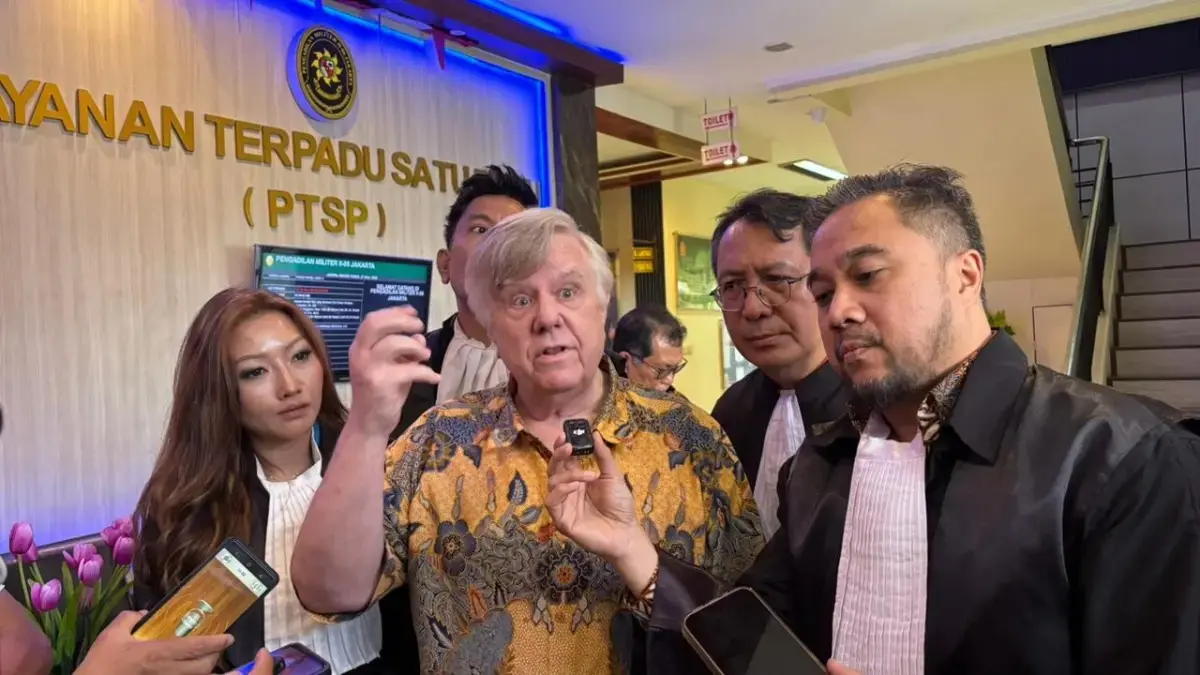 Seorang warga negara Amerika Serikat (AS) bernama Thomas Anthony Van Der Heyden dijatuhi hukuman 2 tahun penjara oleh Pengadilan Militer Tinggi II Jakarta dalam kasus dugaan korupsi satelit Kemhan. (Sahrul Yunizar/JawaPos.com)