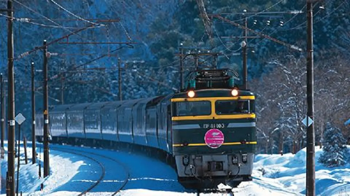 Hampir 1.500 kilometer dan sekitar 22–23 jam perjalanan. Itulah yang dulu ditempuh Twilight Express dari Osaka menuju Sapporo. Bukan kereta tercepat, tapi perjalanan mewahnya justru jadi daya tarik utama. (Pinterest)
