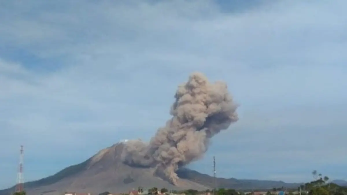Ilustrasi erupsi Gunung Sinabung di Kabupaten Karo, Sumatera Utara. (Antara)
