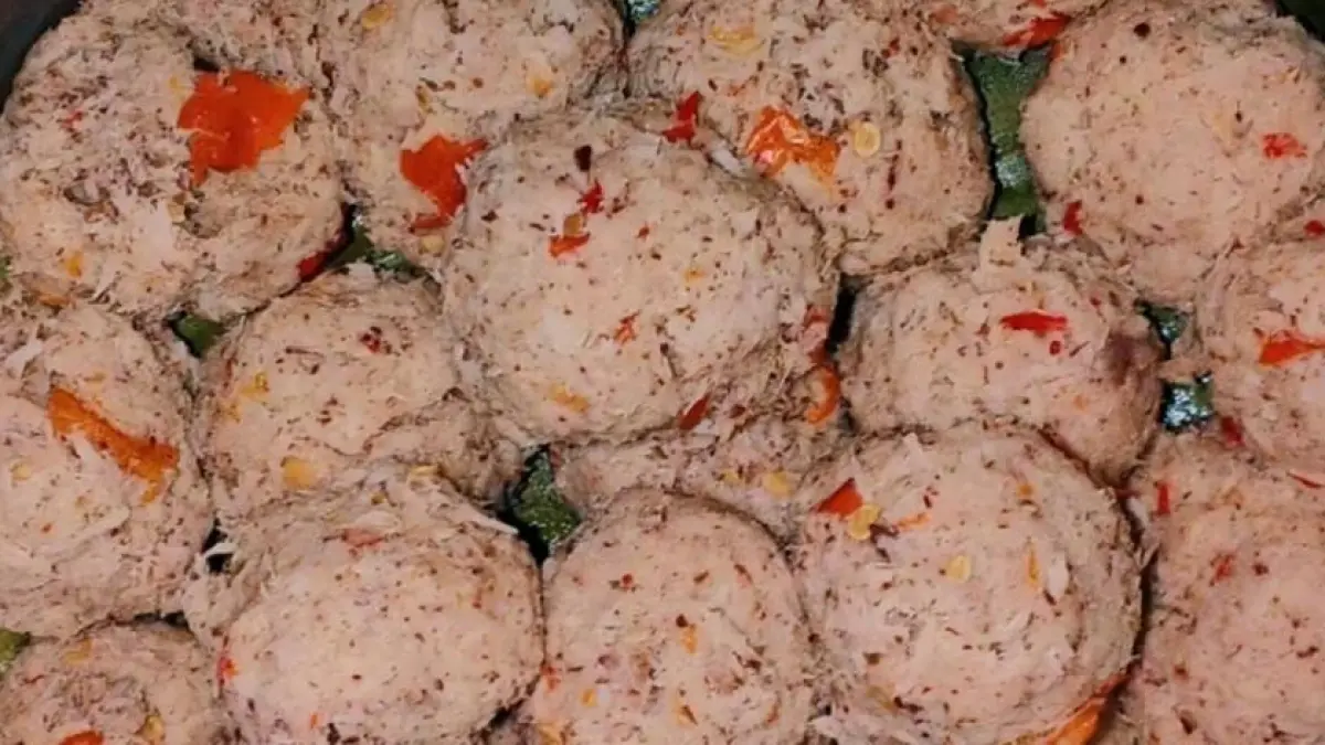 Rempah jambu, olahan jambu monyet khas Wonogiri yang bentuknya menyerupai bakso.(@bananajekey/TikTok)