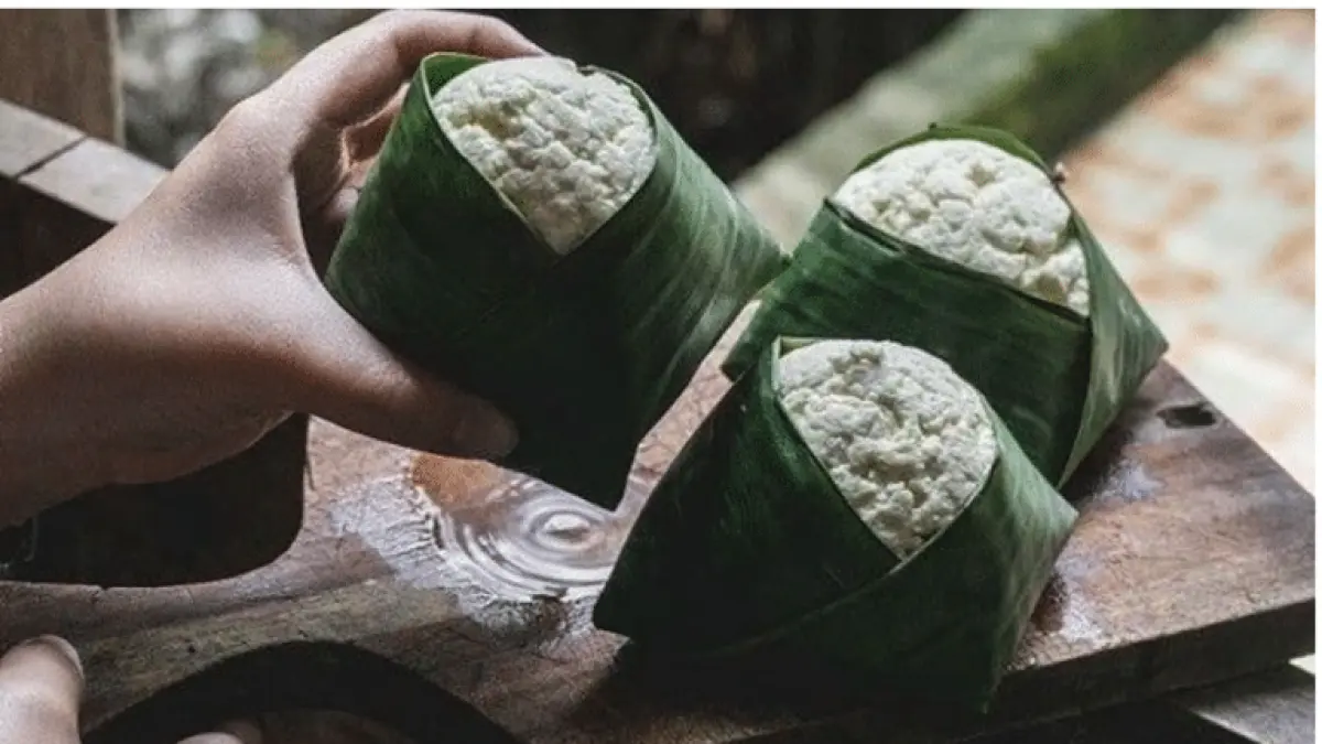 Dangke adalah olahan susu khas Enrekang yang dibuat dari getah pepaya.(Teknologi.pangan)