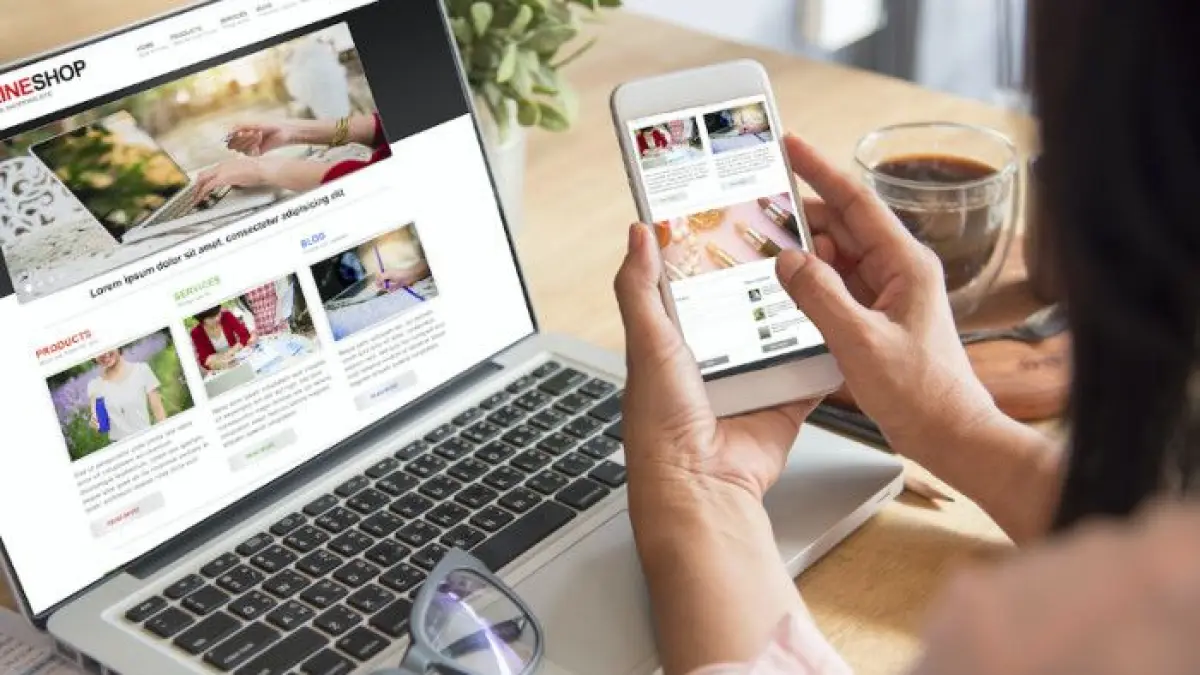 Omnichannel adalah pola belanja terintegrasi yang menghubungkan kanal online dan offline. 