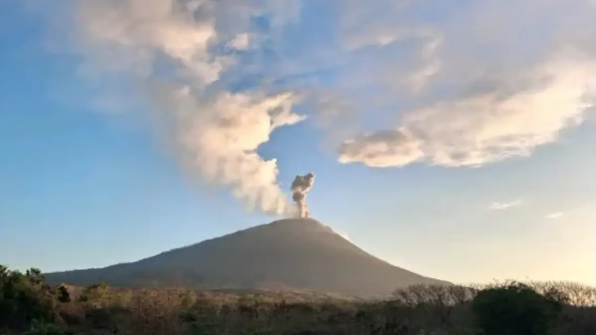 Erupsi Beruntun Gunung Ili Lewotolok.