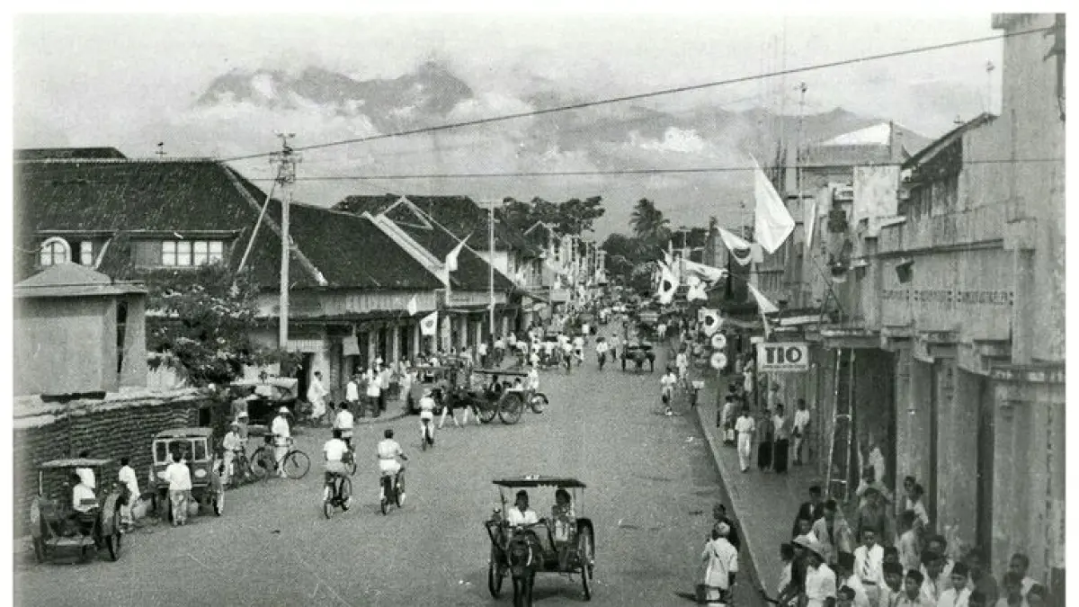 Jepang pernah menjanjikan kemerdekaan untuk Indonesia pada 7 September 1944.  Tapi, benarkah Jepang ingin membantu Indonesia merdeka? Atau ada kepentingan lain di balik janji tersebut. Pinterest 