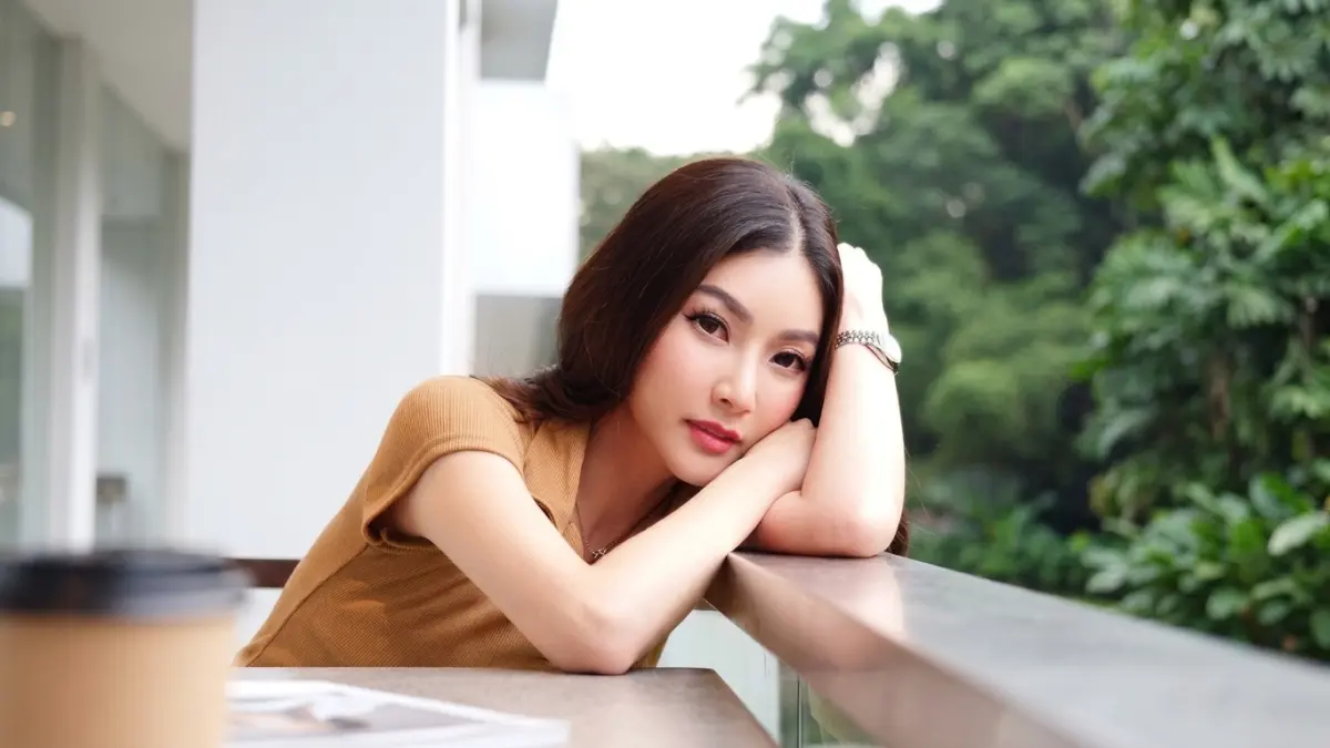 Sarwendah tindak tegas akun penyebar hoaks video CCTV AI terkait tuduhan brankas. Usai diancam jalur hukum, akun penyebar akhirnya buka suara dan minta maaf.