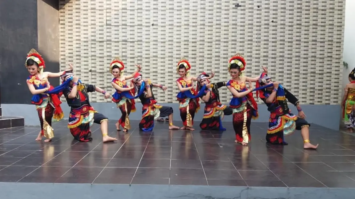 Penari Tari Ledhek Jimbe (Instagram: @novyta_mijil)
